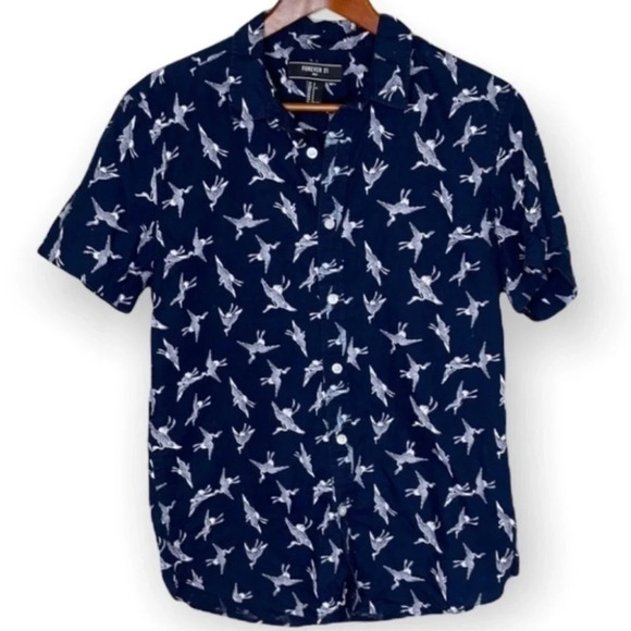 FOREVER 21 Mens Crane Print Shirt Navy Blue Short Sleeve Button Down Hawaiian S - Picture 2 of 9